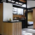 Architect-designed In Ulvshale Forest 別荘