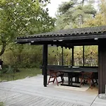 Architect-designed In Ulvshale Forest 別荘 *