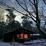 Architect-designed In Ulvshale Forest 別荘 *