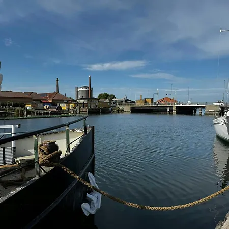 Architect-designed In Ulvshale Forest بيت للعطل *